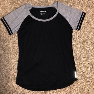 Reebok Women’s T-shirt (M)